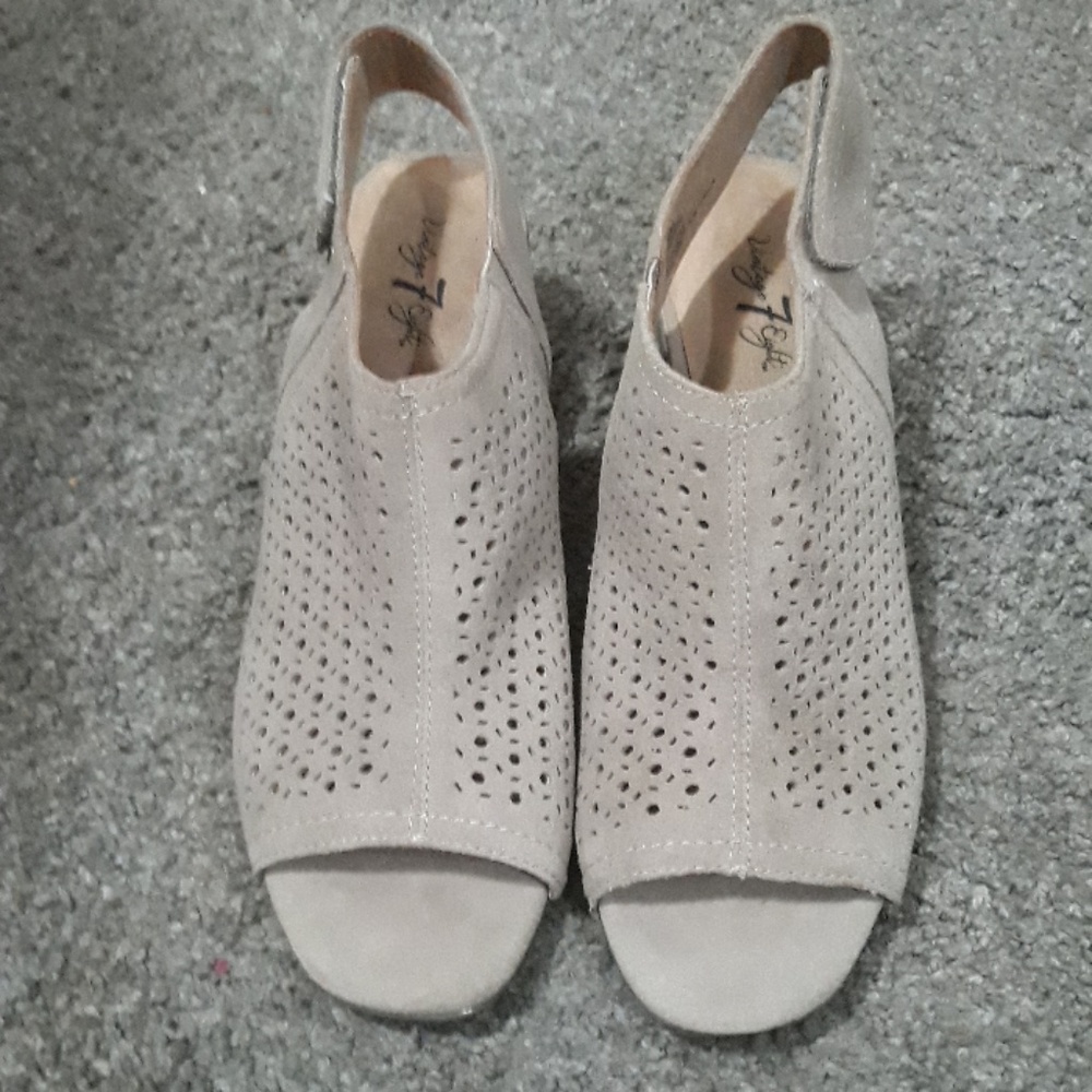 Casual opened toed heels